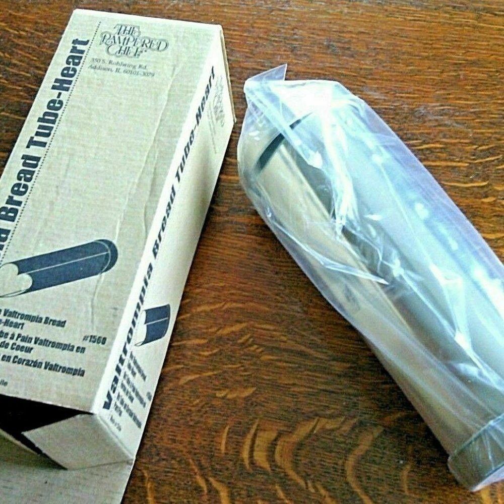 New Pampered Chef Bread Tube Heart Shaped Baking Tin Mold Home Kitchen Bakeware